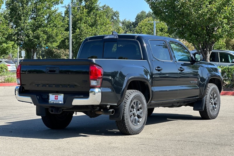 Toyota Tacoma 2WD Vehicle Full-screen Gallery Image 04