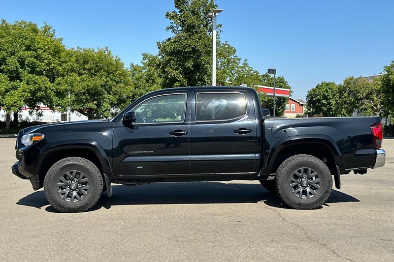 Toyota Tacoma 2WD Vehicle Full-screen Gallery Image 08