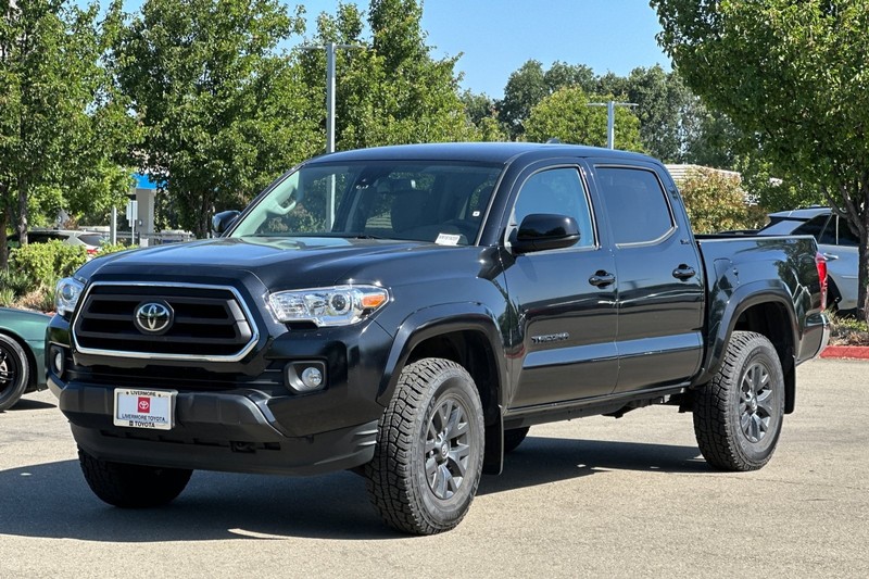 Toyota Tacoma 2WD Vehicle Full-screen Gallery Image 09