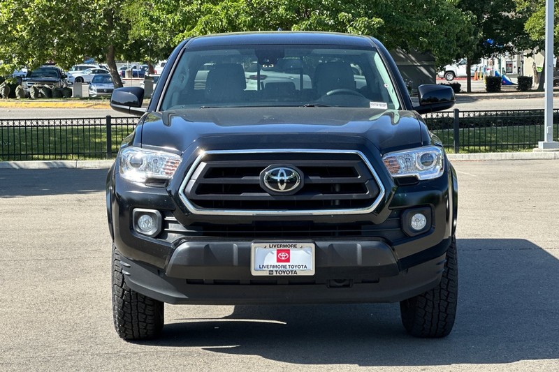 Toyota Tacoma 2WD Vehicle Full-screen Gallery Image 10