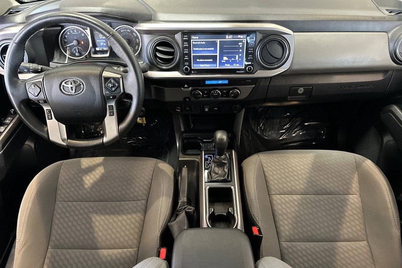 Toyota Tacoma 2WD Vehicle Full-screen Gallery Image 16
