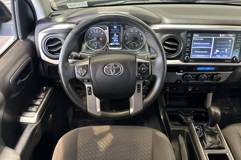 Toyota Tacoma 2WD Vehicle Full-screen Gallery Image 17