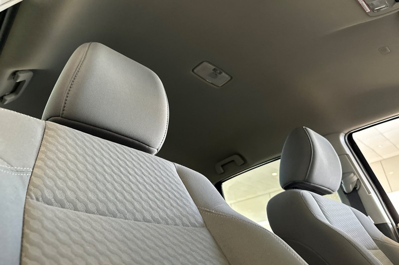 Toyota Tacoma 2WD Vehicle Full-screen Gallery Image 20