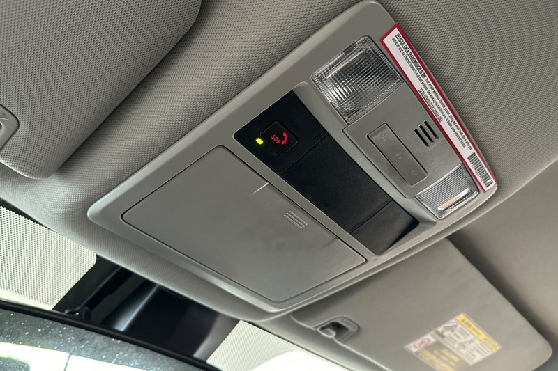 Toyota Tacoma 2WD Vehicle Full-screen Gallery Image 24