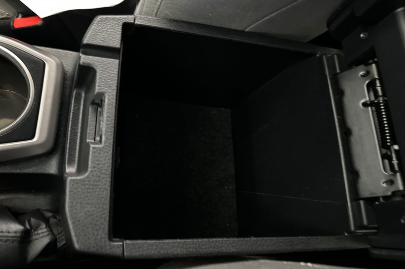 Toyota Tacoma 2WD Vehicle Full-screen Gallery Image 30