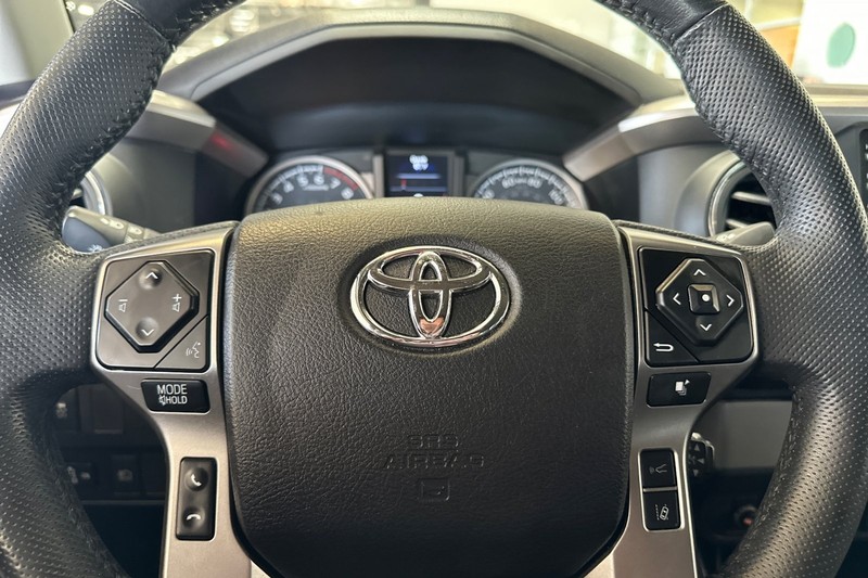 Toyota Tacoma 2WD Vehicle Full-screen Gallery Image 32