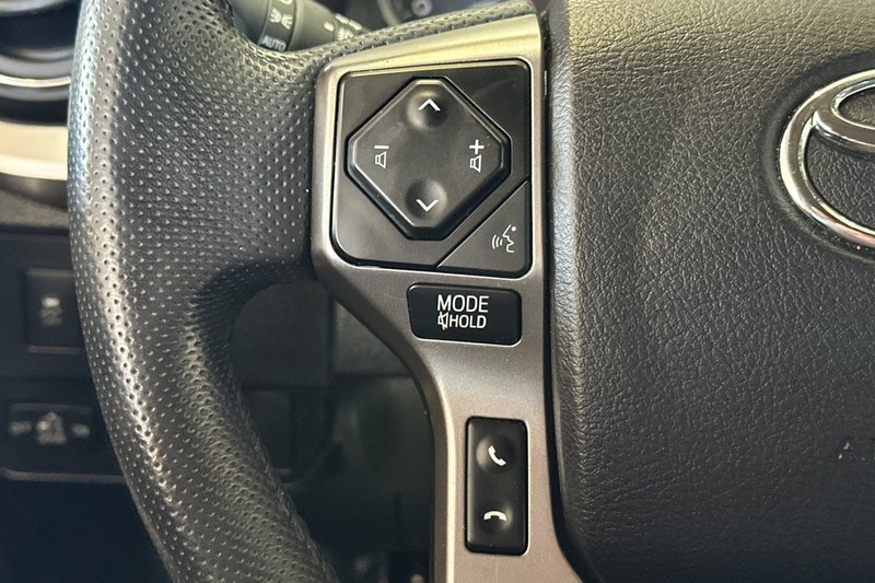 Toyota Tacoma 2WD Vehicle Full-screen Gallery Image 33
