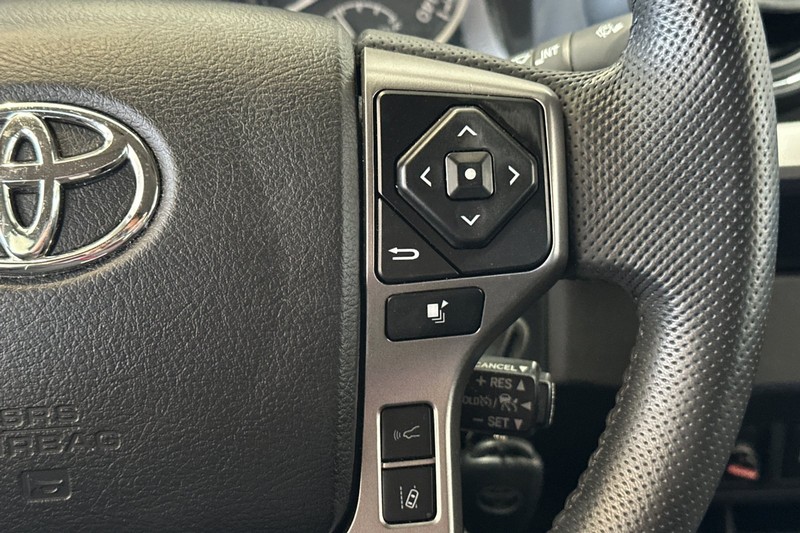 Toyota Tacoma 2WD Vehicle Full-screen Gallery Image 35