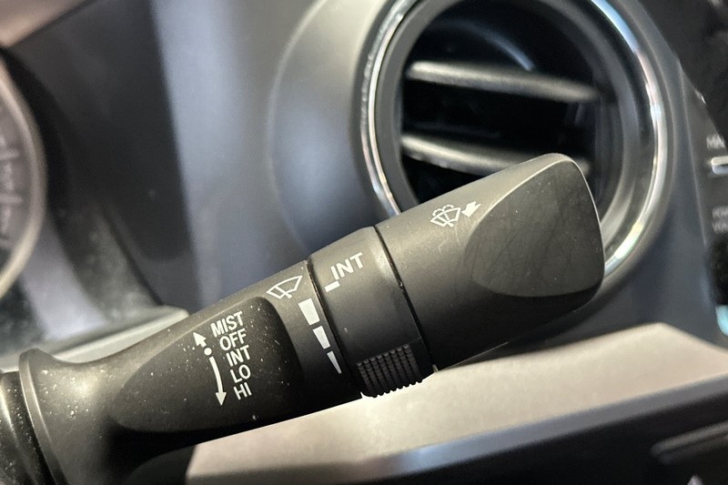 Toyota Tacoma 2WD Vehicle Full-screen Gallery Image 36