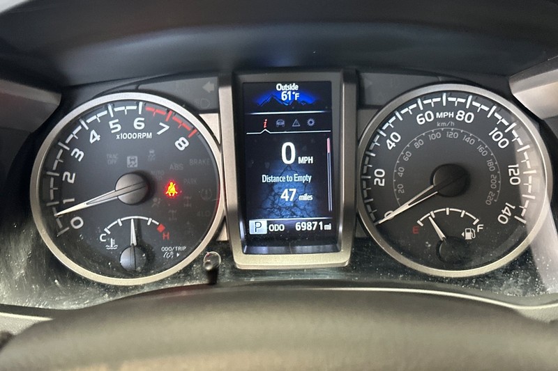 Toyota Tacoma 2WD Vehicle Full-screen Gallery Image 37