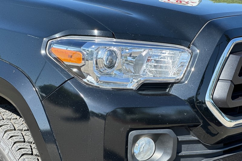Toyota Tacoma 2WD Vehicle Full-screen Gallery Image 41