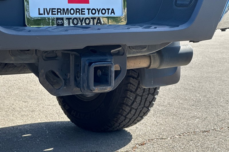 Toyota Tacoma 2WD Vehicle Full-screen Gallery Image 50