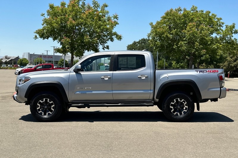 Toyota Tacoma 4WD Vehicle Full-screen Gallery Image 08