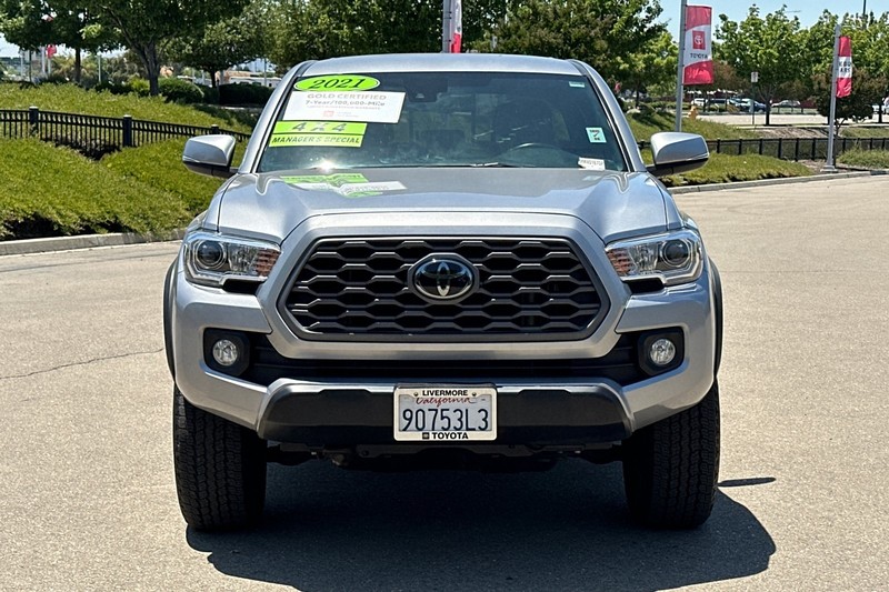 Toyota Tacoma 4WD Vehicle Full-screen Gallery Image 10