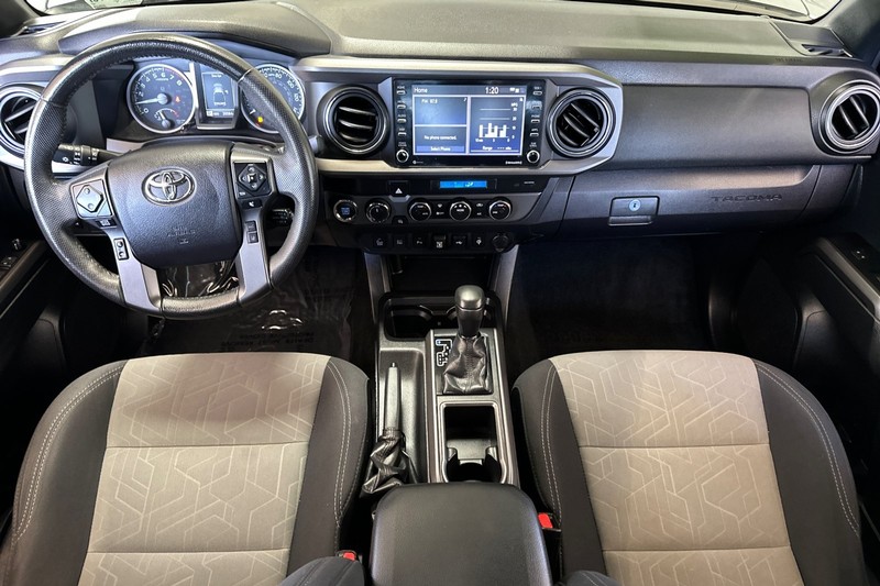 Toyota Tacoma 4WD Vehicle Full-screen Gallery Image 16