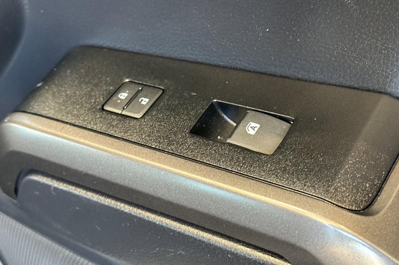 Toyota Tacoma 4WD Vehicle Full-screen Gallery Image 22
