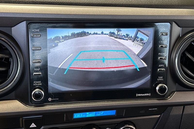 Toyota Tacoma 4WD Vehicle Full-screen Gallery Image 27