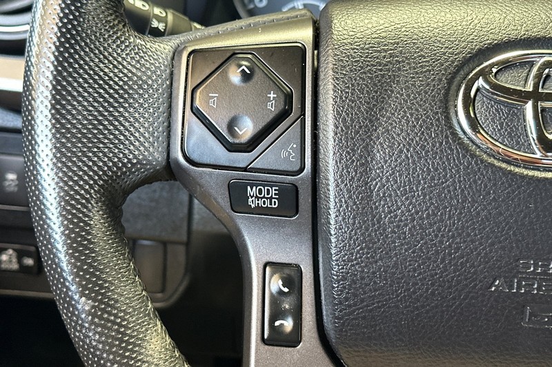 Toyota Tacoma 4WD Vehicle Full-screen Gallery Image 34