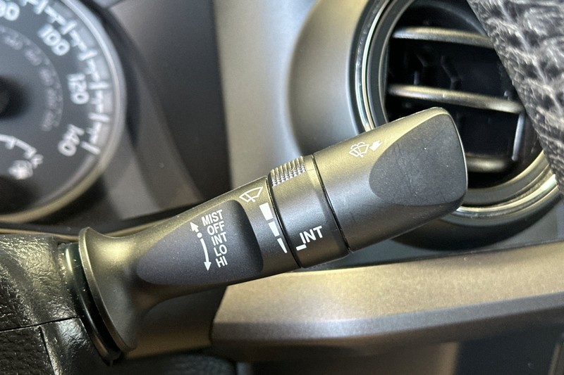 Toyota Tacoma 4WD Vehicle Full-screen Gallery Image 37