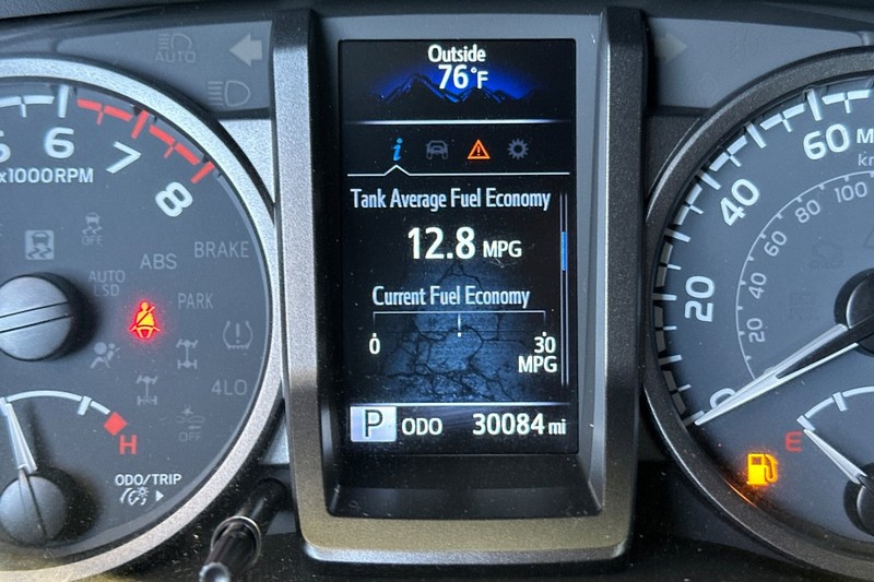 Toyota Tacoma 4WD Vehicle Full-screen Gallery Image 39