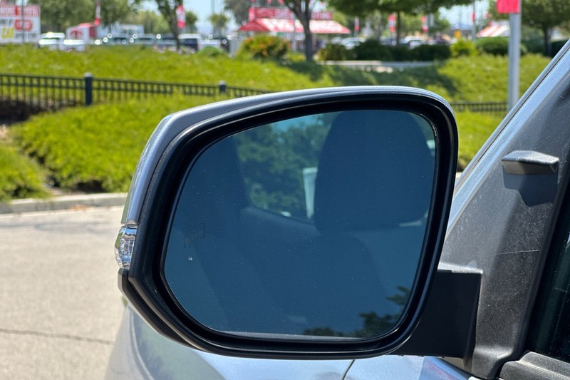 Toyota Tacoma 4WD Vehicle Full-screen Gallery Image 50