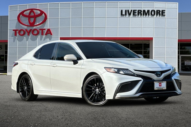 Toyota Camry Vehicle Full-screen Gallery Image 02