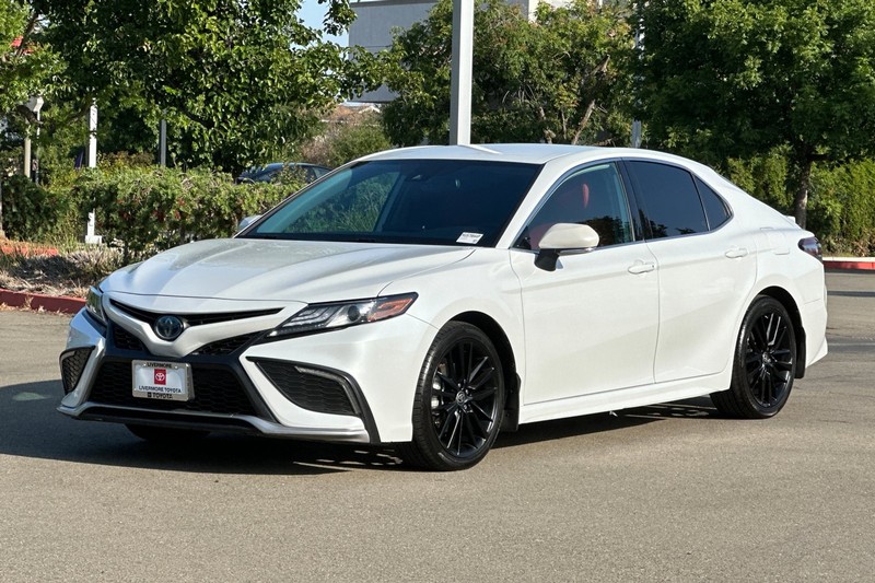 Toyota Camry Vehicle Full-screen Gallery Image 09