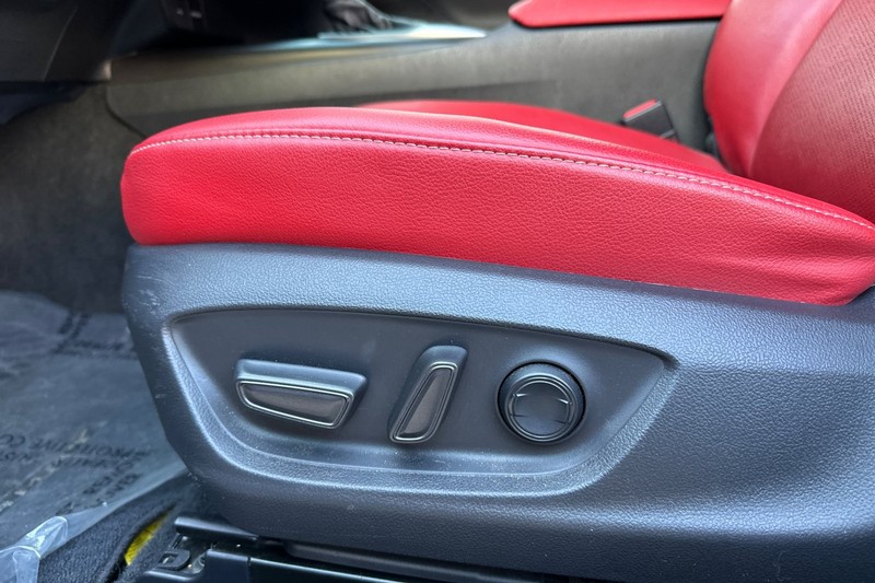 Toyota Camry Vehicle Full-screen Gallery Image 14