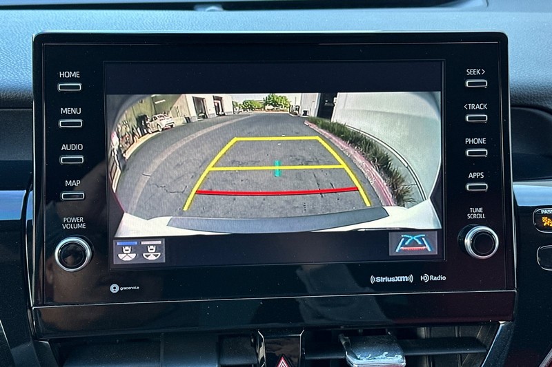 Toyota Camry Vehicle Full-screen Gallery Image 27