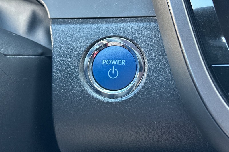 Toyota Camry Vehicle Full-screen Gallery Image 34