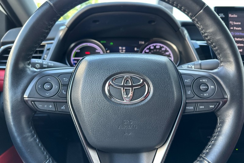 Toyota Camry Vehicle Full-screen Gallery Image 35