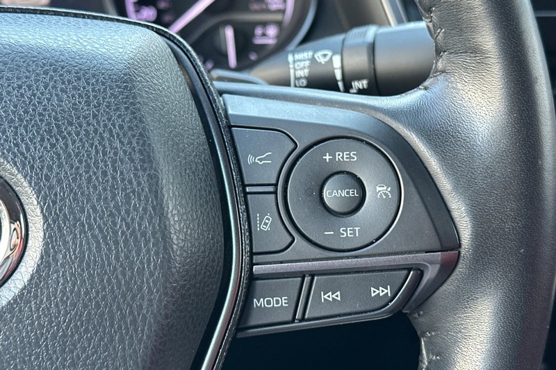 Toyota Camry Vehicle Full-screen Gallery Image 38