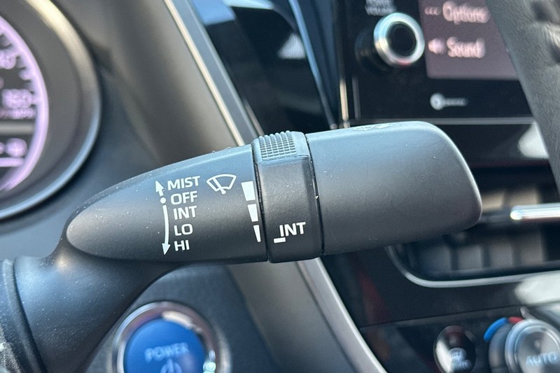 Toyota Camry Vehicle Full-screen Gallery Image 39