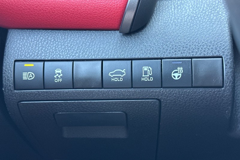 Toyota Camry Vehicle Full-screen Gallery Image 42