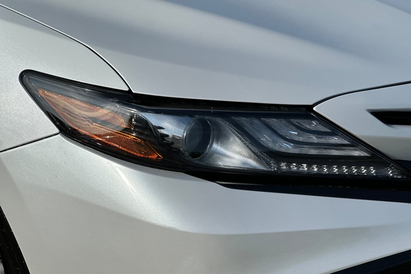 Toyota Camry Vehicle Full-screen Gallery Image 45