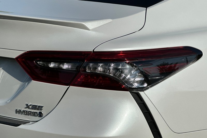 Toyota Camry Vehicle Full-screen Gallery Image 49