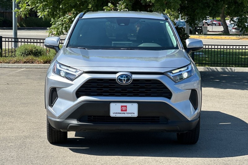 Toyota RAV4 Vehicle Full-screen Gallery Image 10