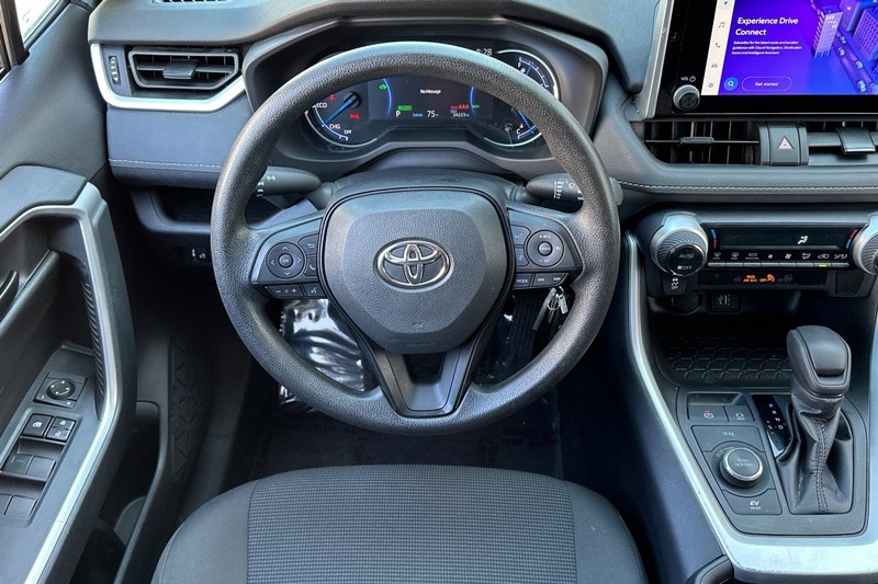Toyota RAV4 Vehicle Full-screen Gallery Image 17