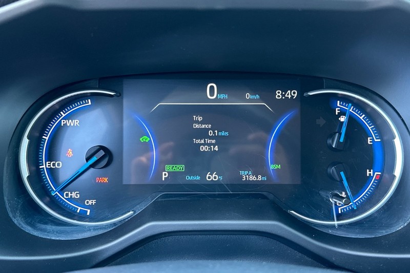 Toyota RAV4 Vehicle Full-screen Gallery Image 40