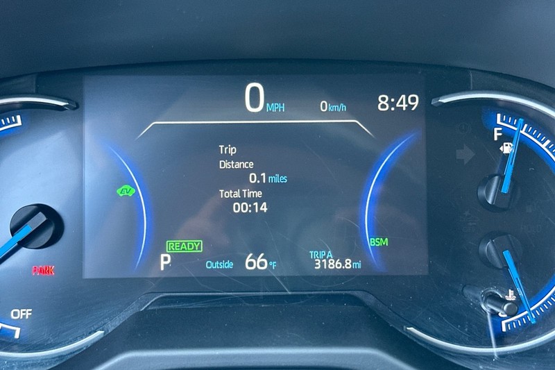 Toyota RAV4 Vehicle Full-screen Gallery Image 41