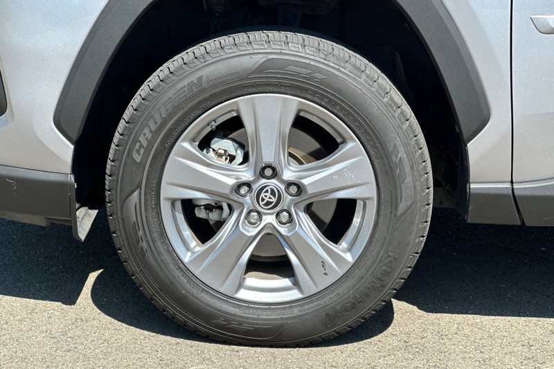 Toyota RAV4 Vehicle Full-screen Gallery Image 44