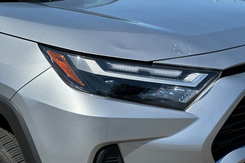 Toyota RAV4 Vehicle Full-screen Gallery Image 45