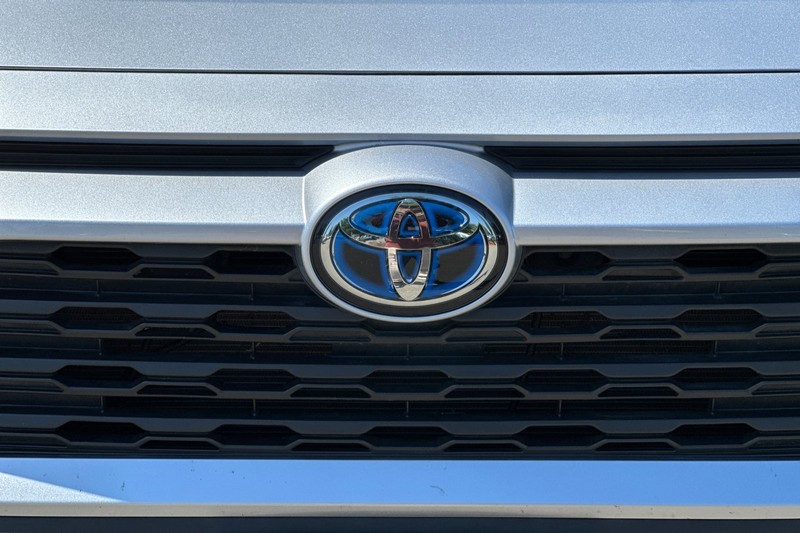 Toyota RAV4 Vehicle Full-screen Gallery Image 46