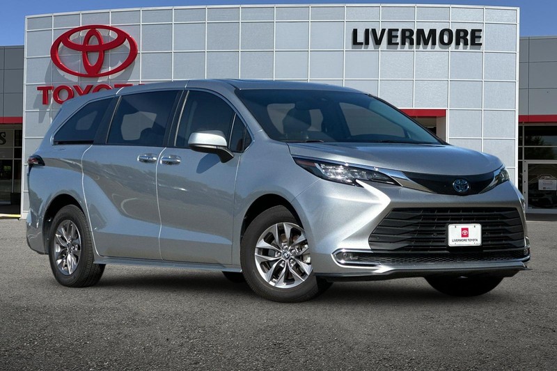 Toyota Sienna Vehicle Full-screen Gallery Image 02