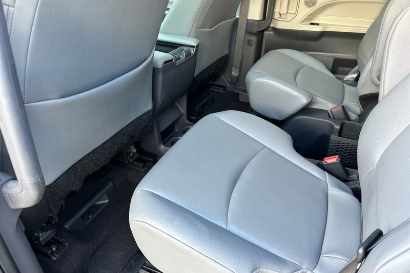 Toyota Sienna Vehicle Full-screen Gallery Image 15