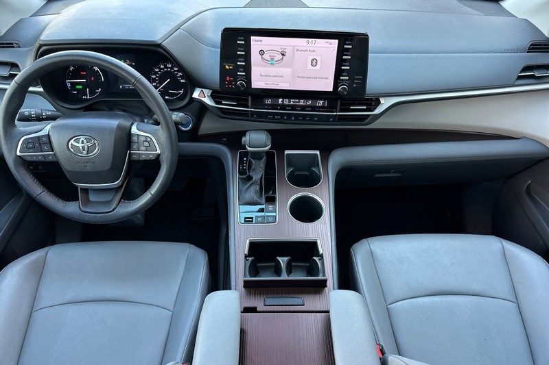 Toyota Sienna Vehicle Full-screen Gallery Image 16