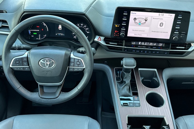 Toyota Sienna Vehicle Full-screen Gallery Image 17