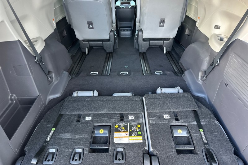 Toyota Sienna Vehicle Full-screen Gallery Image 18