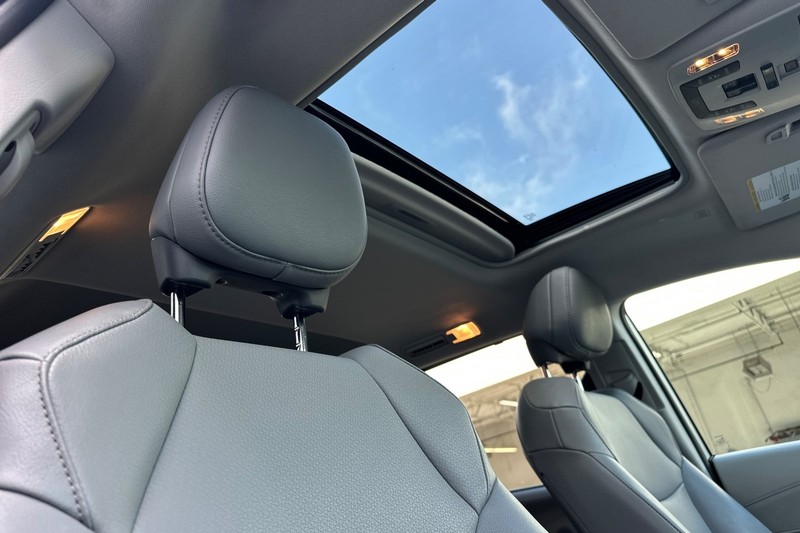 Toyota Sienna Vehicle Full-screen Gallery Image 22