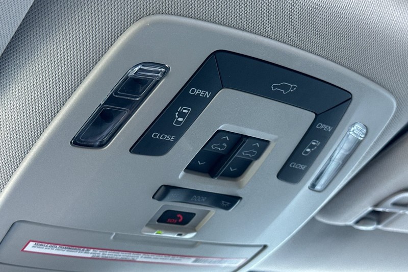 Toyota Sienna Vehicle Full-screen Gallery Image 26